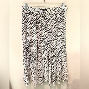 WHO WHAT WEAR | Zebra Print Pleated Midi Skirt Black White | Size 4